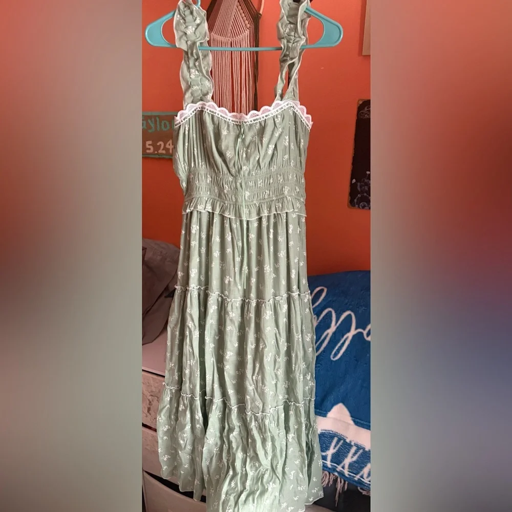 Trixxi Sage Green Floral Midi Dress - Picture 1 of 5